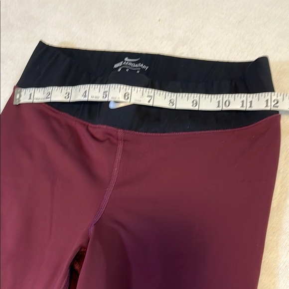 Nike women’s Black and burgundy Leggings for Dynamic Performance - Picture 4 of 5